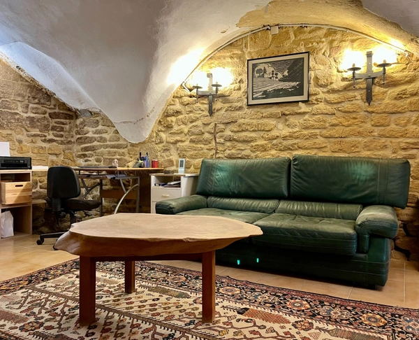 Maison de village en pierre – 101 m² – cœur de Remoulins