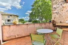 Maison de village avec atelier et terrasse au cœur de Collias