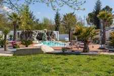 Villa contemporaine de plain-pied – piscine, patio et terrain de 2 250 m² – à 10 min d’Uzès