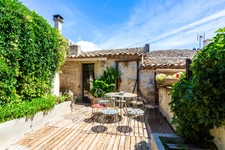 ✨Demeure de caractère avec jardin clos, piscine et dépendances – à 10 mn d’Uzès ✨