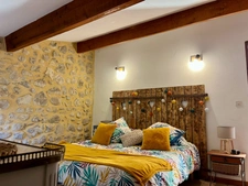 Renovated Character House – Courtyard, Terrace and 4 Bedrooms – Lussan Area ✨