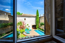 ✨Demeure de caractère avec jardin clos, piscine et dépendances – à 10 mn d’Uzès ✨