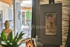 Villa contemporaine de plain-pied – piscine, patio et terrain de 2 250 m² – à 10 min d’Uzès