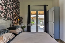 Villa contemporaine de plain-pied – piscine, patio et terrain de 2 250 m² – à 10 min d’Uzès