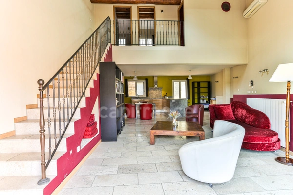 Maison de village avec atelier et terrasse au cœur de Collias