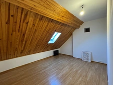 Maison semi-individuelle 4 chambres – Rue calme – Garage – Jardin – Terrasse