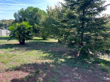 Terrain à vendre de 916,00 m² SAINTES (17)