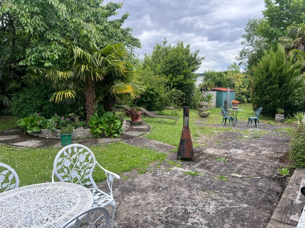 Maison à vendre 6 pièces SAINTES (17) et un appartement