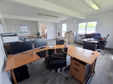 LE CAMP DE BASE DES BÂTISSEURS, 200 m² de locaux professionnels et 1 452 m² de réserve foncière pour accompagner la croissance de votre entreprise.