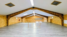 Le camp de base des bâtisseurs - 200 m² de locaux professionnels et 1 452 m² de réserve foncière pour accompagner la croissance de votre entreprise.