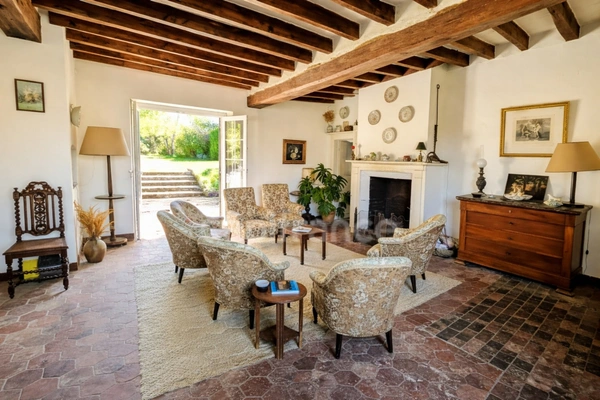 Héritage 1 849 ... Une maison de caractère rare et authentique de 135m², 5 chambres, 2 000m² de terrain, Serazereux (28)