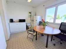 Le camp de base des bâtisseurs - 200 m² de locaux professionnels et 1 452 m² de réserve foncière pour accompagner la croissance de votre entreprise.