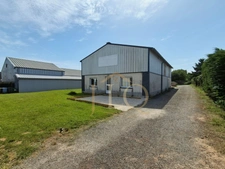 LE CAMP DE BASE DES BÂTISSEURS, 200 m² de locaux professionnels et 1 452 m² de réserve foncière pour accompagner la croissance de votre entreprise.