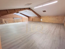LE CAMP DE BASE DES BÂTISSEURS, 200 m² de locaux professionnels et 1 452 m² de réserve foncière pour accompagner la croissance de votre entreprise.