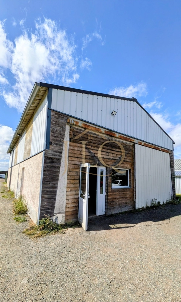 LE CAMP DE BASE DES BÂTISSEURS, 200 m² de locaux professionnels et 1 452 m² de réserve foncière pour accompagner la croissance de votre entreprise.