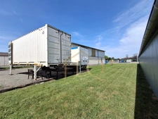 Le camp de base des bâtisseurs - 200 m² de locaux professionnels et 1 452 m² de réserve foncière pour accompagner la croissance de votre entreprise.