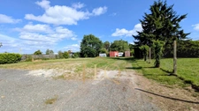 Le camp de base des bâtisseurs - 200 m² de locaux professionnels et 1 452 m² de réserve foncière pour accompagner la croissance de votre entreprise.