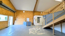 Le camp de base des bâtisseurs - 200 m² de locaux professionnels et 1 452 m² de réserve foncière pour accompagner la croissance de votre entreprise.