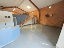LE CAMP DE BASE DES BÂTISSEURS, 200 m² de locaux professionnels et 1 452 m² de réserve foncière pour accompagner la croissance de votre entreprise.