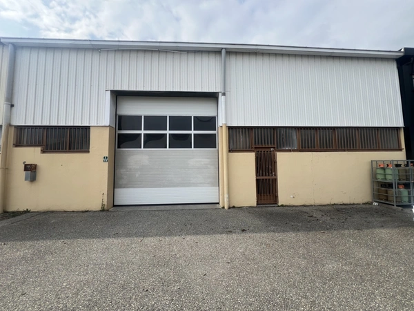 Atelier 300 m2 à vendre PORTE DE SAVOIE (73)