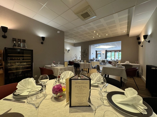Fonds de commerce + Murs Hôtel Restaurant à vendre proche de ROANNE (42)