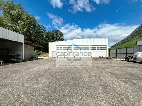 Local artisanal à louer MONTMELIAN (73) - 1 132 m² avec cour et parking