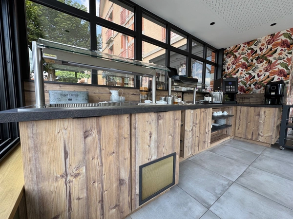 Fonds de commerce + Murs Hôtel Restaurant à vendre proche de ROANNE (42)
