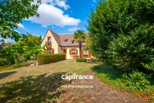 Propriété pleine de charme avec deux chambres de plain-pied et un sous-sol total !