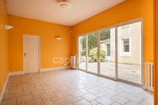 Exceptional 270 m² (2,900 sq ft) residence with 6 bedrooms, in the heart of the city center, close to the train station