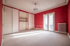 Exceptional 270 m² (2,900 sq ft) residence with 6 bedrooms, in the heart of the city center, close to the train station