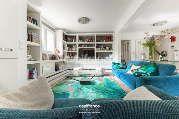 SUPERBE PROPRIÉTÉ AVEC PISCINE INTÉREIEUR À 5 MINUTES DU MANS !