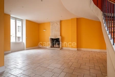 Exceptional 270 m² (2,900 sq ft) residence with 6 bedrooms, in the heart of the city center, close to the train station