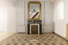 RIVE DROITE - MAISON DE CARACTERE AVEC AGREABLE JARDIN
