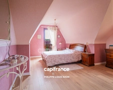 Propriété pleine de charme avec deux chambres de plain-pied et un sous-sol total !