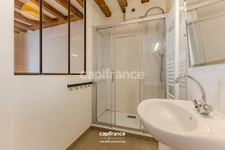 RIVE DROITE - MAISON DE CARACTERE AVEC AGREABLE JARDIN