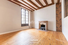 RIVE DROITE - MAISON DE CARACTERE AVEC AGREABLE JARDIN