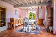 Propriété pleine de charme avec deux chambres de plain-pied et un sous-sol total !