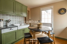 ARNAGE – CŒUR DE VILLE – MAISON RÉNOVÉE, JARDIN, DÉPENDANCE & DOUBLE GARAGE 43 M²