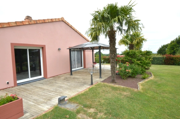 DEP (49)  a vendre tres belle maison familliale  6 pièces  plain pied - BOTZ‑EN‑MAUGES ·