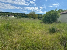 TERRAIN 1 006 M² – BORNÉ – VIABILISÉ POUR LA VENTE – CUTS (60)