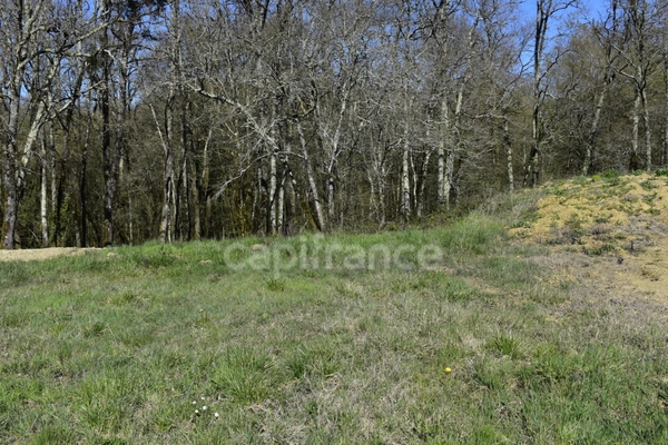Terrain 1 300 m² à CURSAN (33)