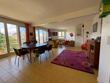 Paris 18e – Ordener / Marcadet – 6ème étage avec ascenseur, balcon-terrasse et vue dégagée