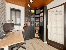 MAISON INDIVIDUELLE – 4 CHAMBRES + BUREAU – 130 m² – VIE DE PLAIN-PIED – SOUS-SOL COMPLET – JARDIN PLEIN SUD – CALME ET PROCHE COMMODITÉS