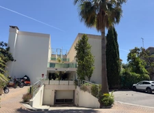 GOLFE-JUAN CENTRE – STUDIO MEUBLÉ AVEC PARKING PRIVATIF ET PISCINE