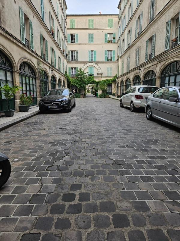 A VENDRE- PLACE DE STATIONNEMENT SECURISEE - PARIS 10e
