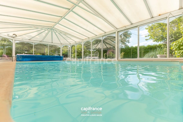 SUPERBE PROPRIÉTÉ AVEC PISCINE INTÉREIEUR À 5 MINUTES DU MANS !