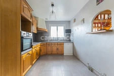MAISON 4 CHAMBRES ET AVEC UN DOUBLE GARAGE de 60 m²