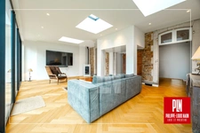 SUPERBE MAISON RÉNOVÉE DE 6 CHAMBRES AVEC GARAGE !