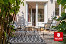 Le charme de la maison de ville… avec un jardin, et garage !