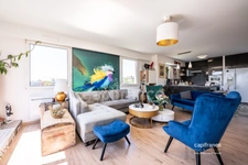 A moins de 10 minutes de la Place de la République, venez découvrir dans une résidence de Standing, ce bel appartement lumineux situé au dernier étage et orienté plein sud !